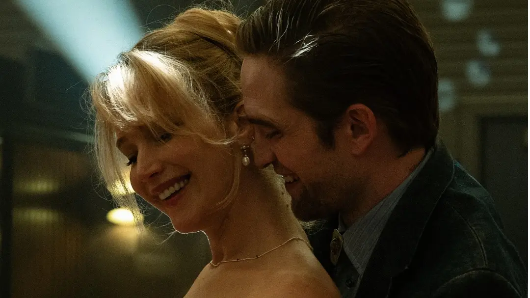 Jennifer Lawrence and Robert Pattinson In Die My Love (via Instagram @diemylovefilm)