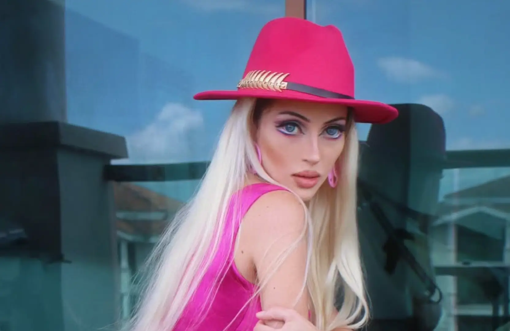 (Image via Instagram/@bonecadesumana)