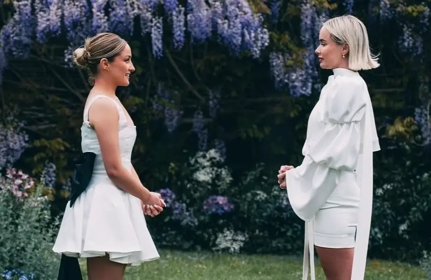  Leah and Leigh (Image via Instagram/@leighharrisx)