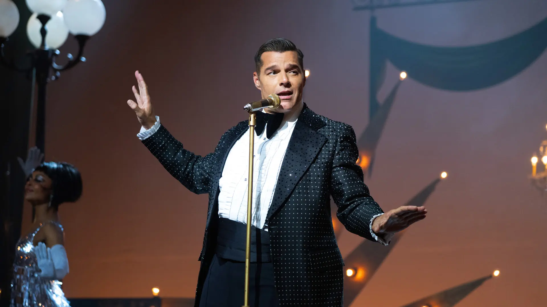 Ricky Martin in Palm Royale season 2 episode 1, now streaming on Apple TV. (Image via apple.com)