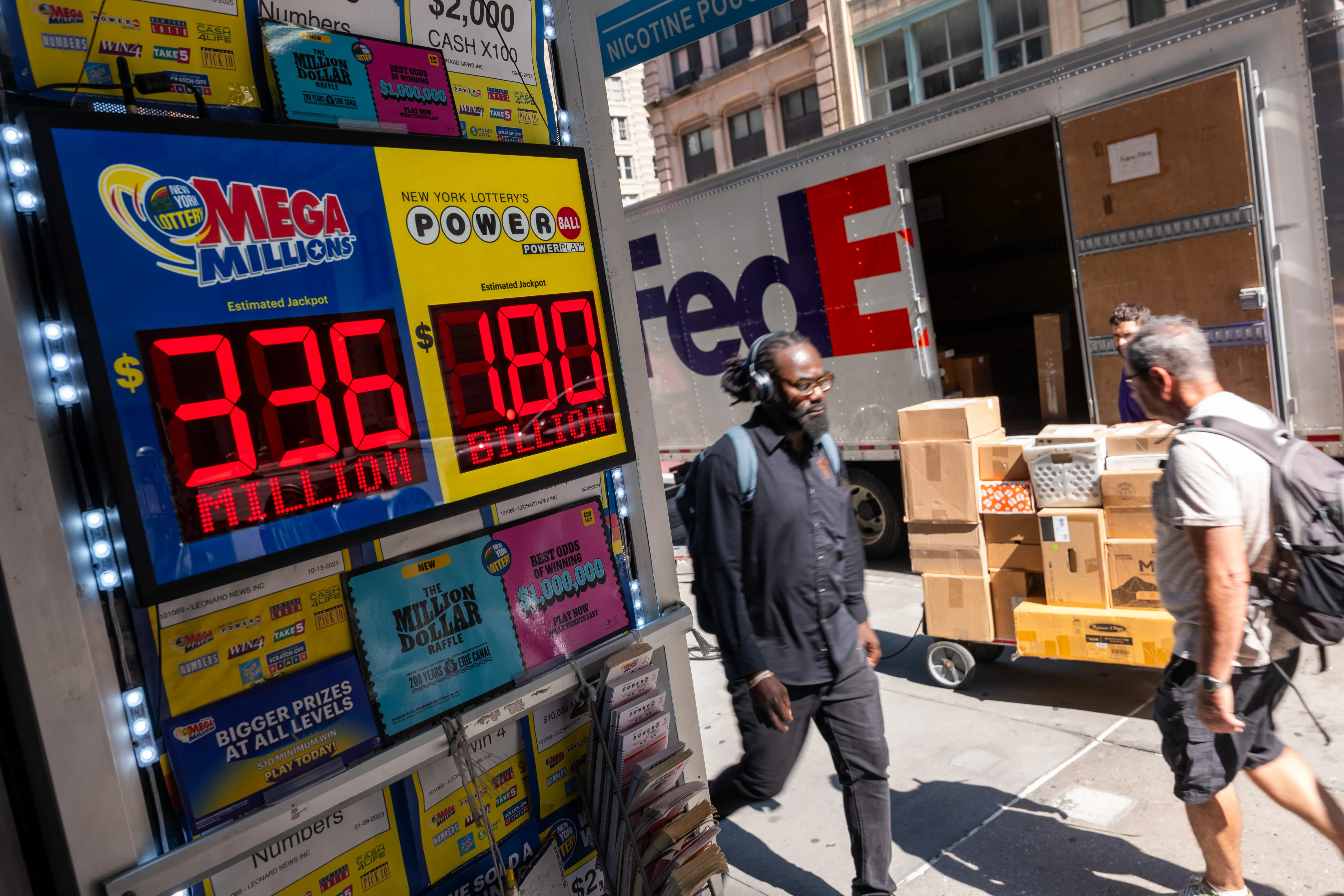 NEW YORK CITY - SEPTEMBER 05: A newsstand in Manhattan advertises the latest Powerball Jackpot, now reaching $1.8 billion, on September 05, 2025, in New York City. Saturday night's drawing will follow no winners from Wednesday's $1.4 billion grand prize, Powerball said. (Photo by Spencer Platt/Getty Images)