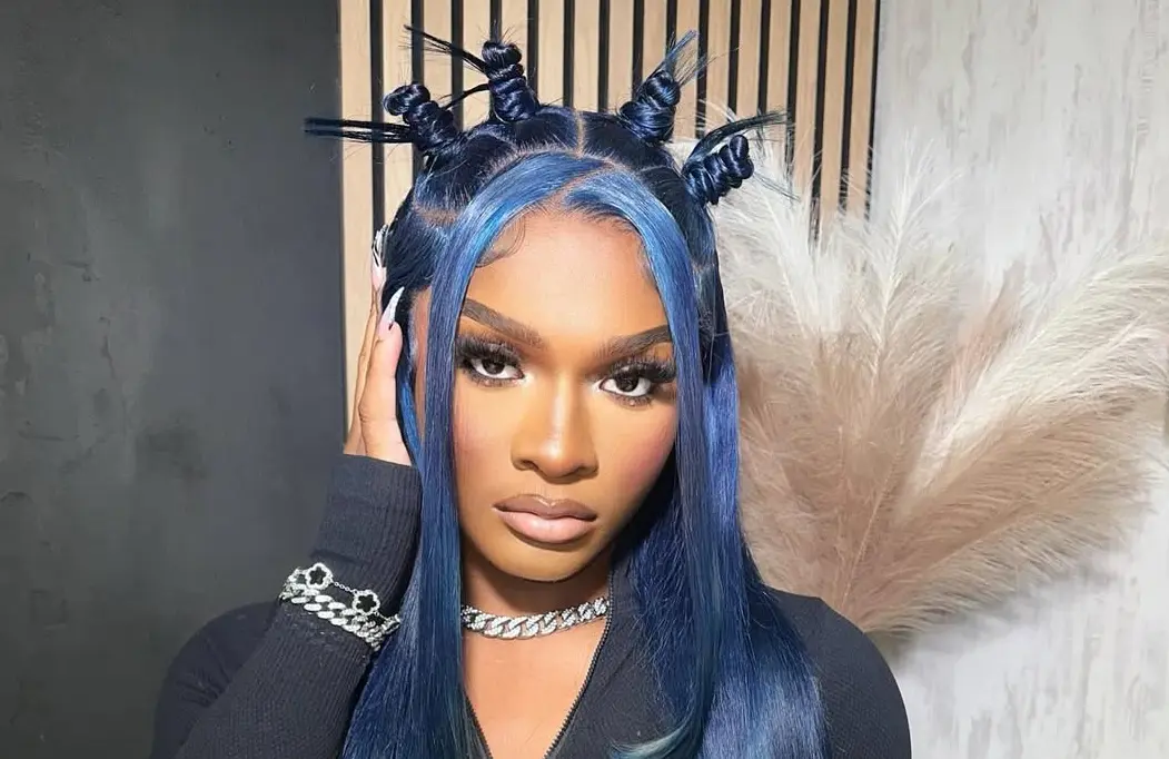 Girlalala posing for a picture (Image via Instagram/@_girlalalala)