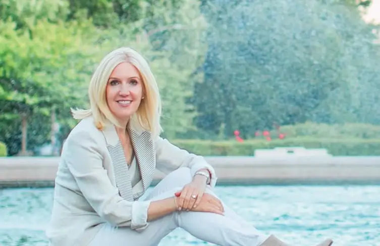 Dr. Nicole McNichols posing for a picture (Image via Instagram/@nicole_thesexprofessor)