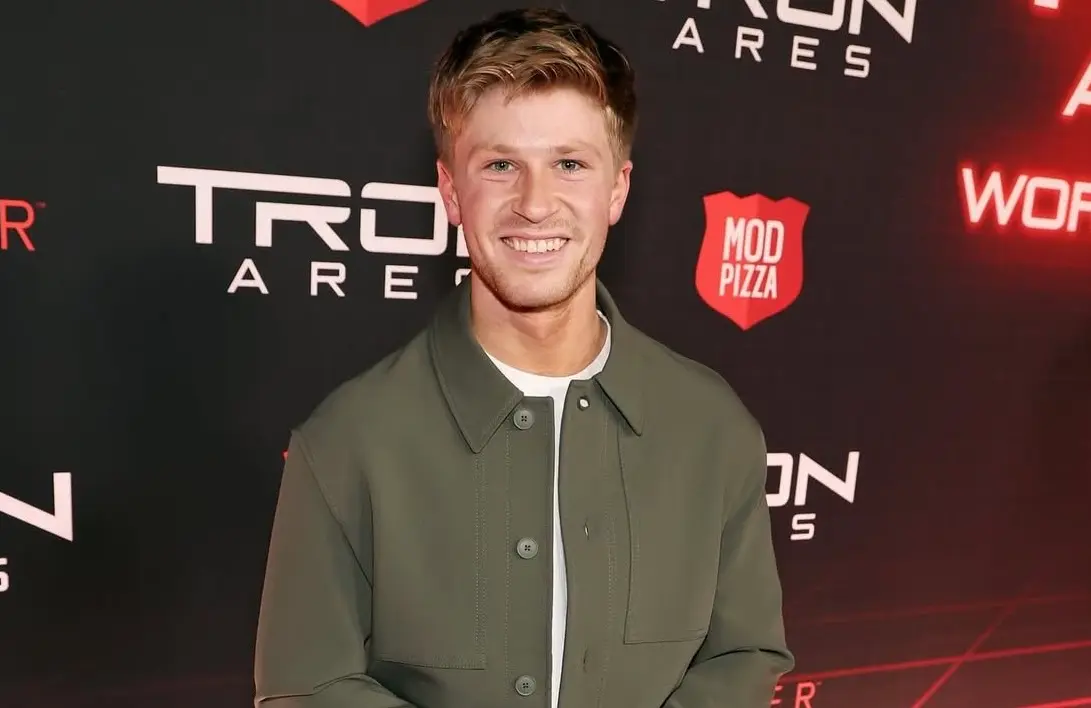 Robert Irwin (Image via Instagram/@robertirwinphotography)