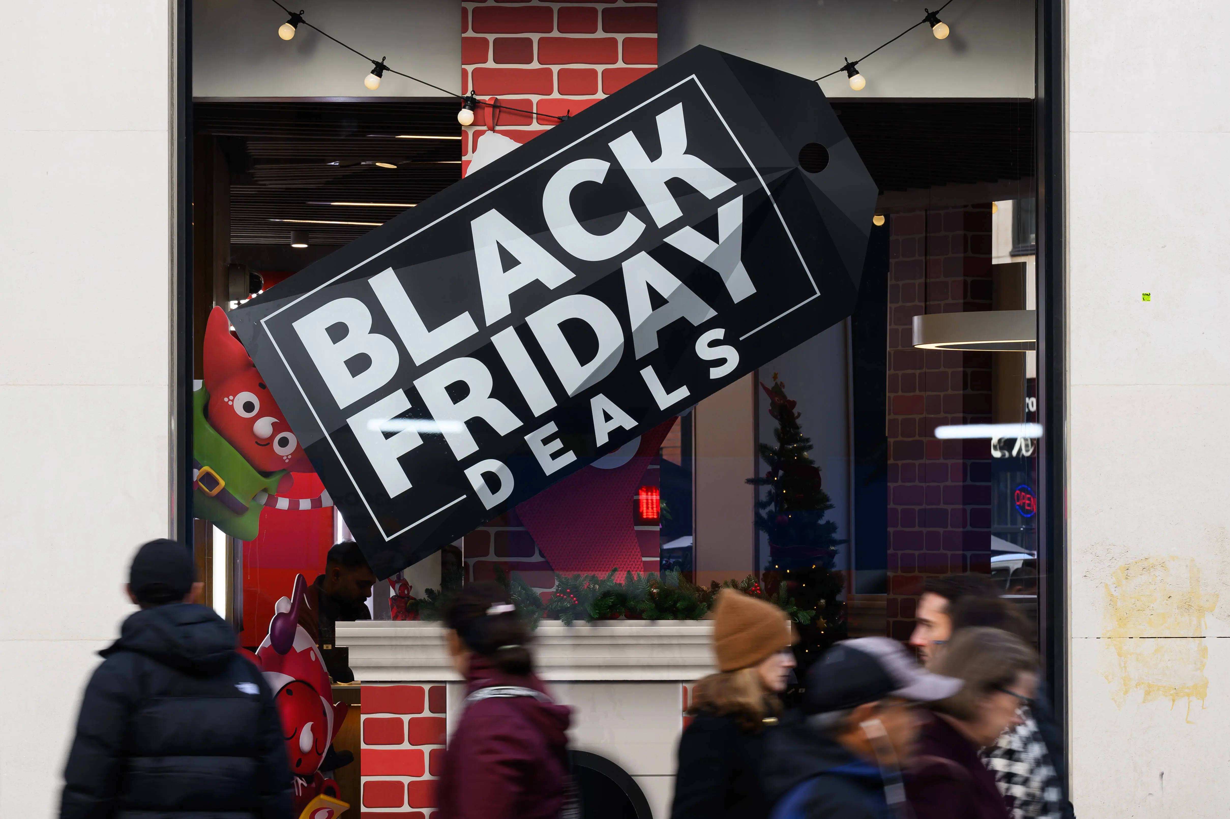  Black Friday 2025 (Photo by Leon Neal/Getty Images)