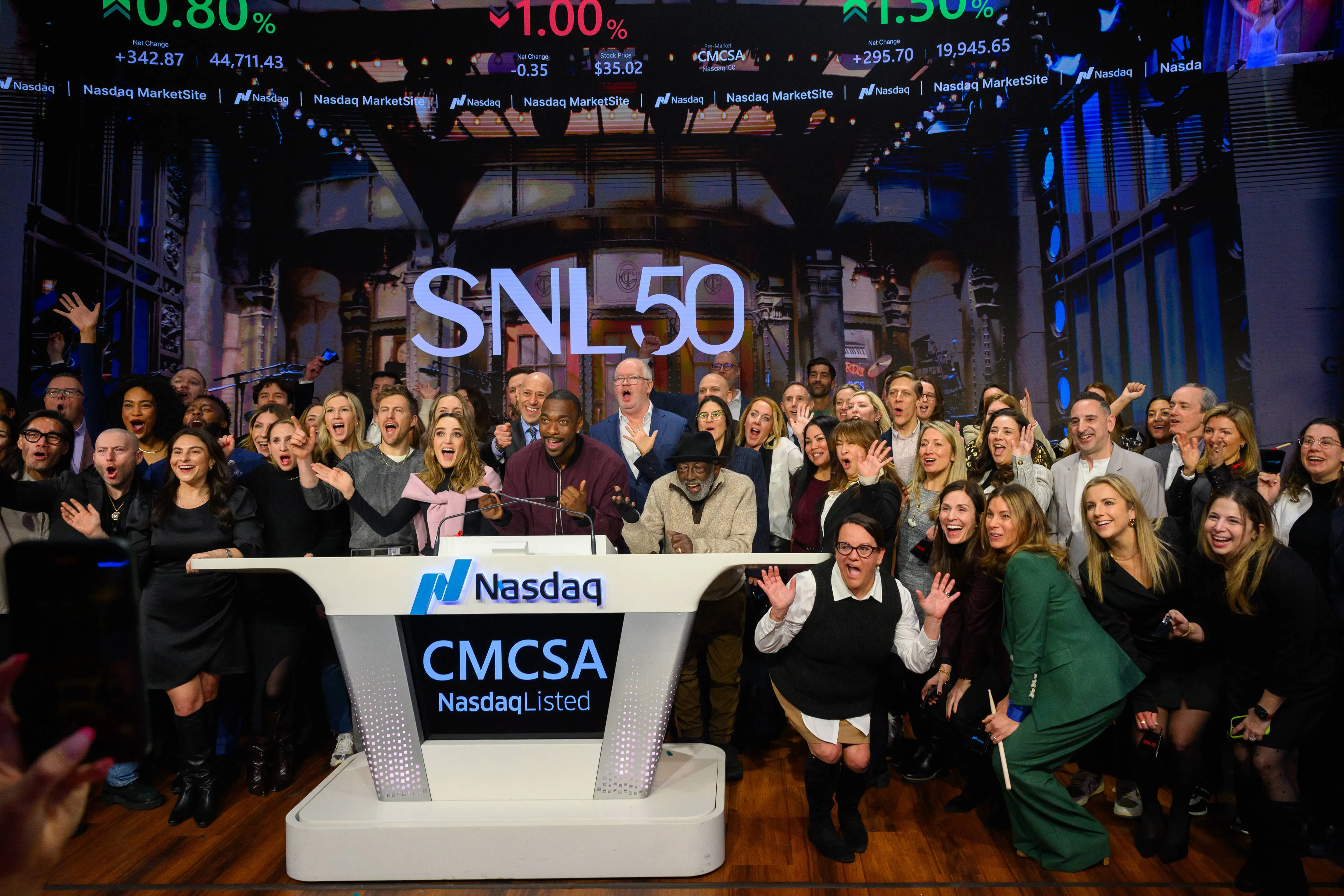 SNL current and former cast members (Image via Getty)