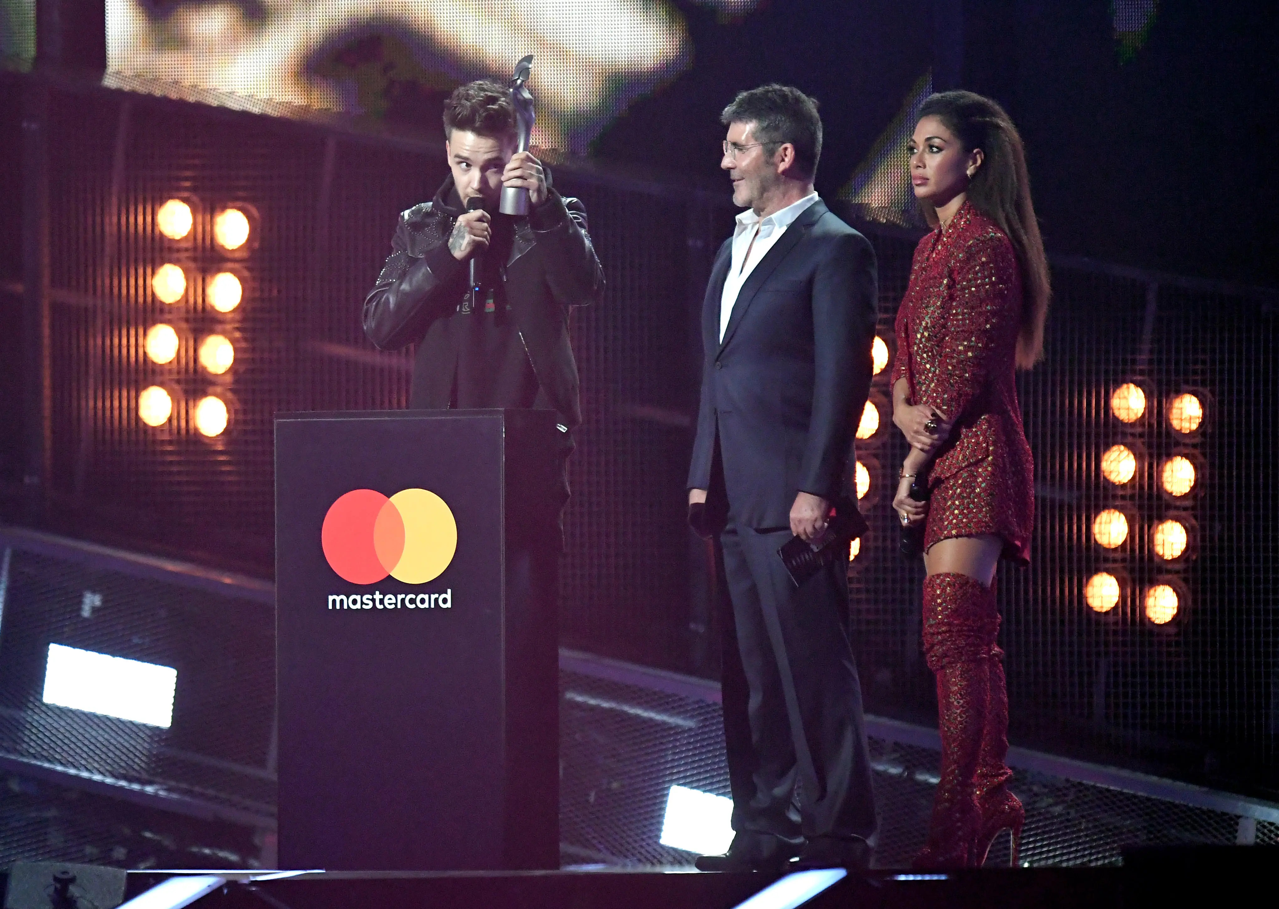 Liam Payne (L), Simon Cowell (C) and Nicole Scherzinger (R) (Image via Getty)