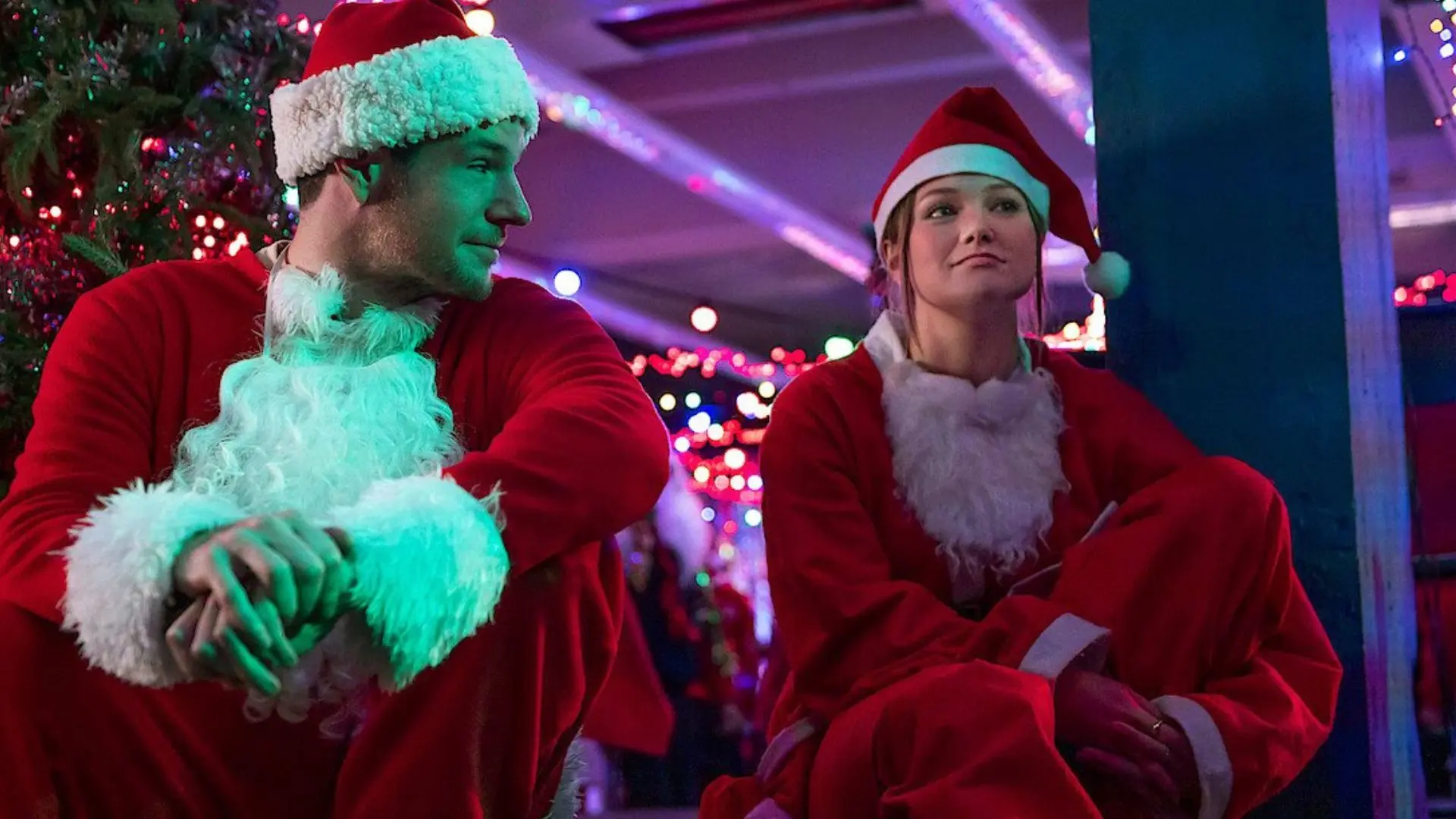 A scene from Jingle Bell Heist (Image via Netflix)