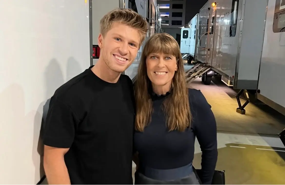 Robert and Terri Irwin (Image via Instagram/@terriirwincrikey)