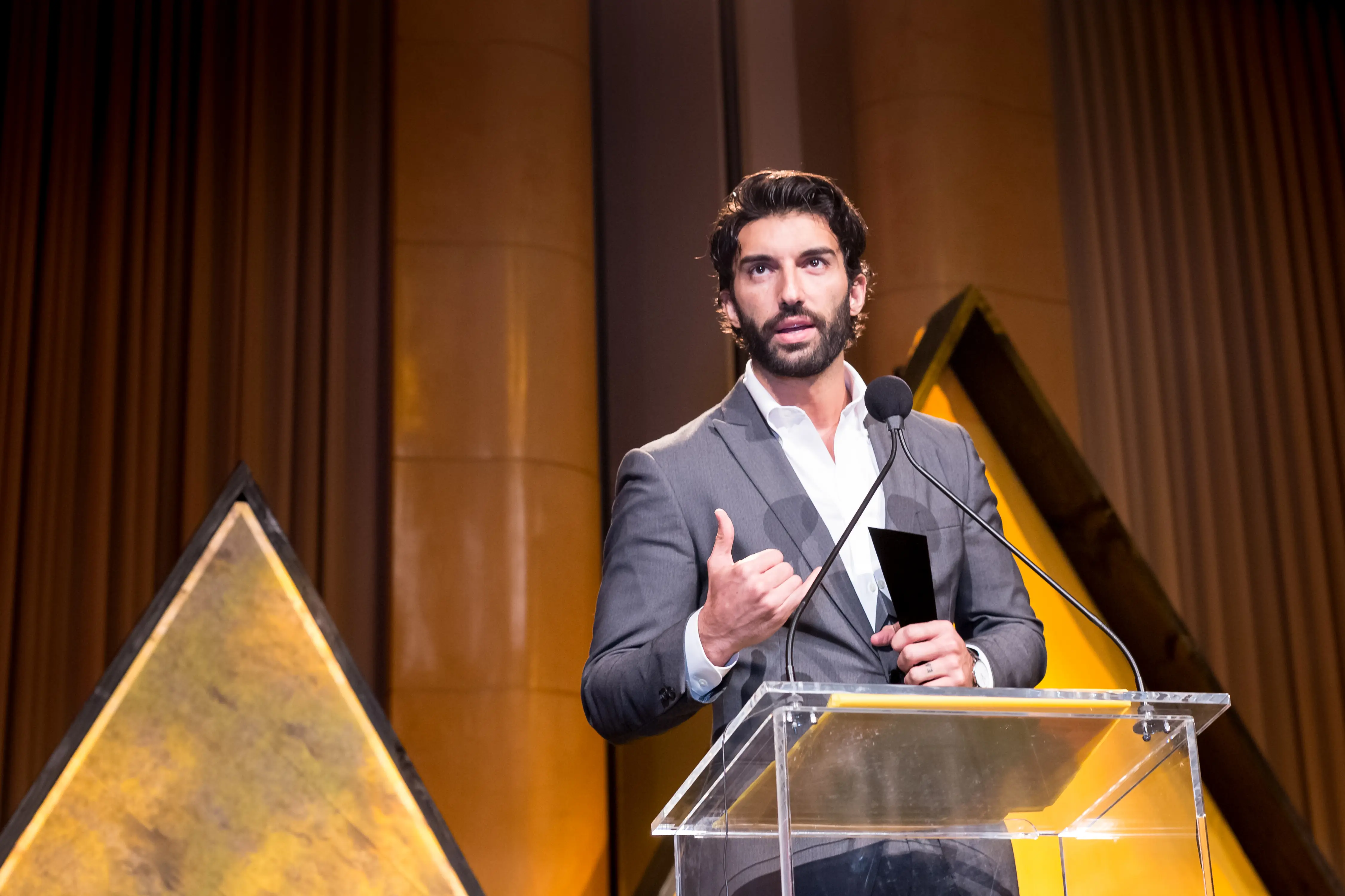 HOLLYWOOD, CALIFORNIA - JUNE 24:  Actor Justin Baldoni presents an award at the NALIP 2017 Latino Media Awards at The Ray Dolby Ballroom at Hollywood &amp; Highland Center on June 24, 2017 in Hollywood, California.  (Photo by Greg Doherty/Getty Images)