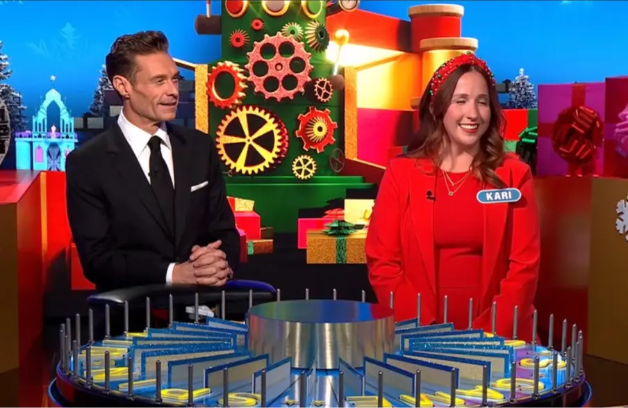 Carrie Daks and Ryan Seacrest (Image via Youtube/Wheel Of Fortune)