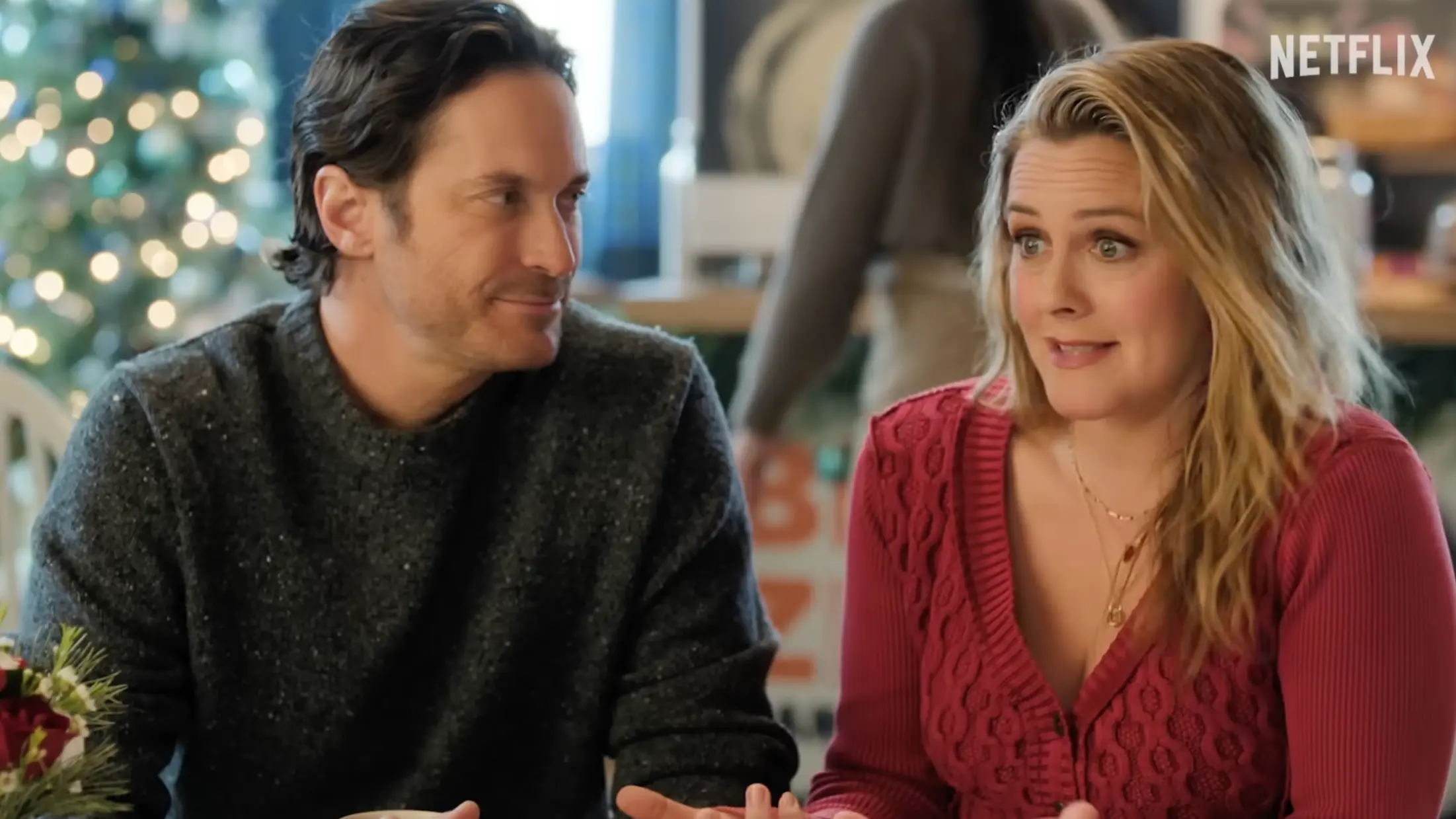 Oliver Hudson and Alicia Silverstone in A Merry Little Ex-Mas (Image via Youtube/@netflix)