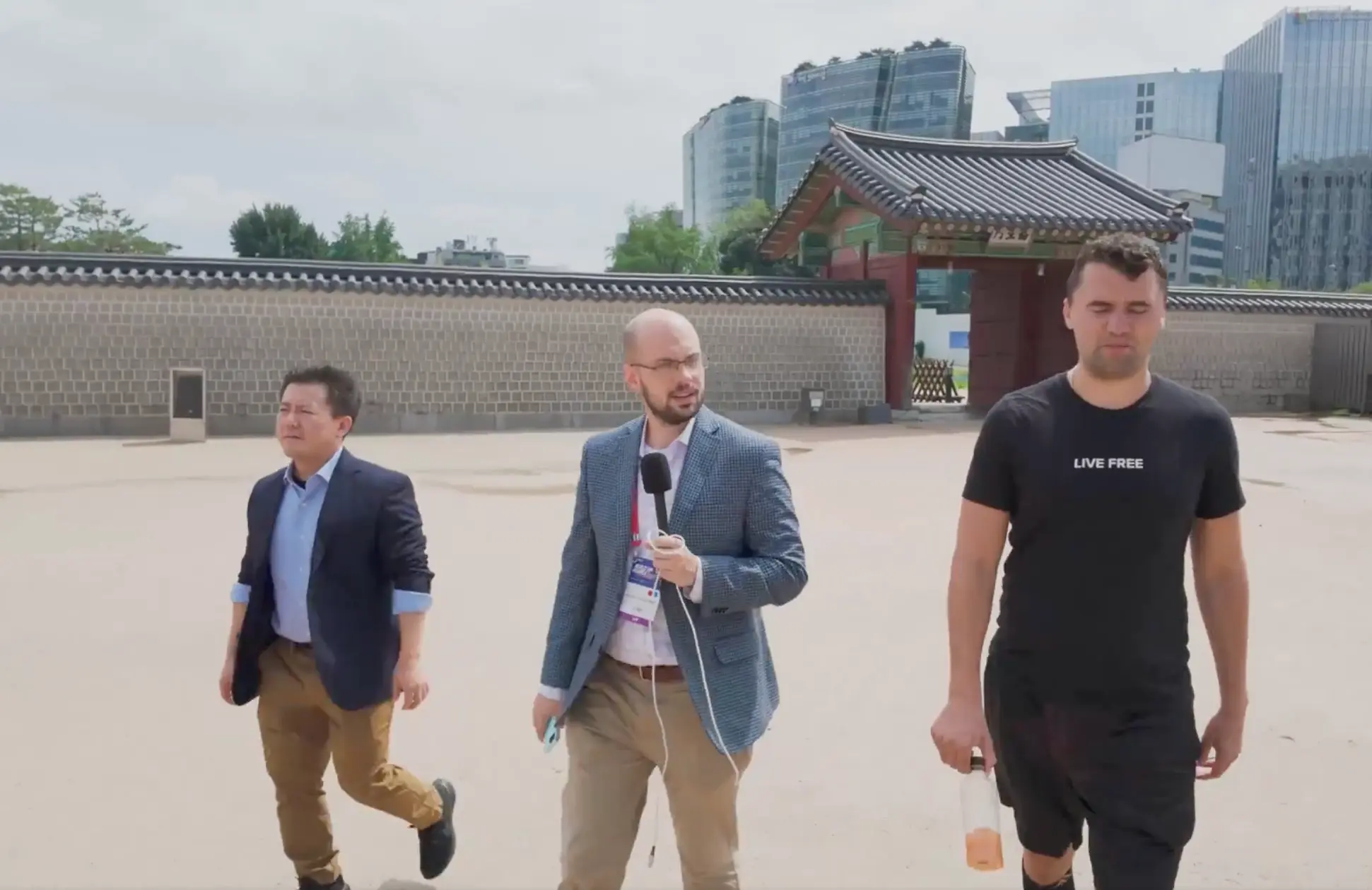 Blake Neff with Charlie Kirk at Gyeongbokgung Palace in South Korea (Image via X/@@BlakeSNeff)