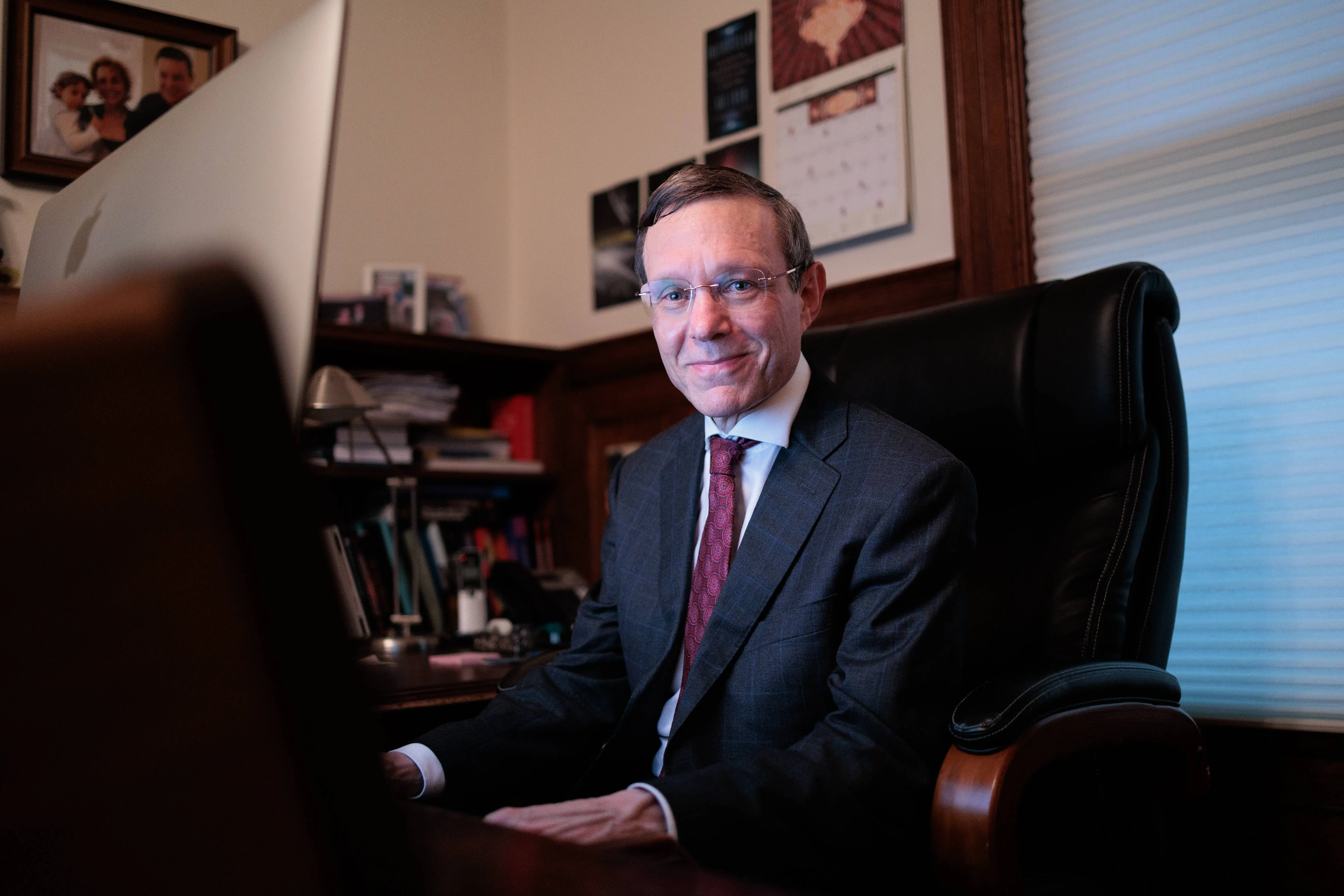 Avi Loeb (Image via Getty)