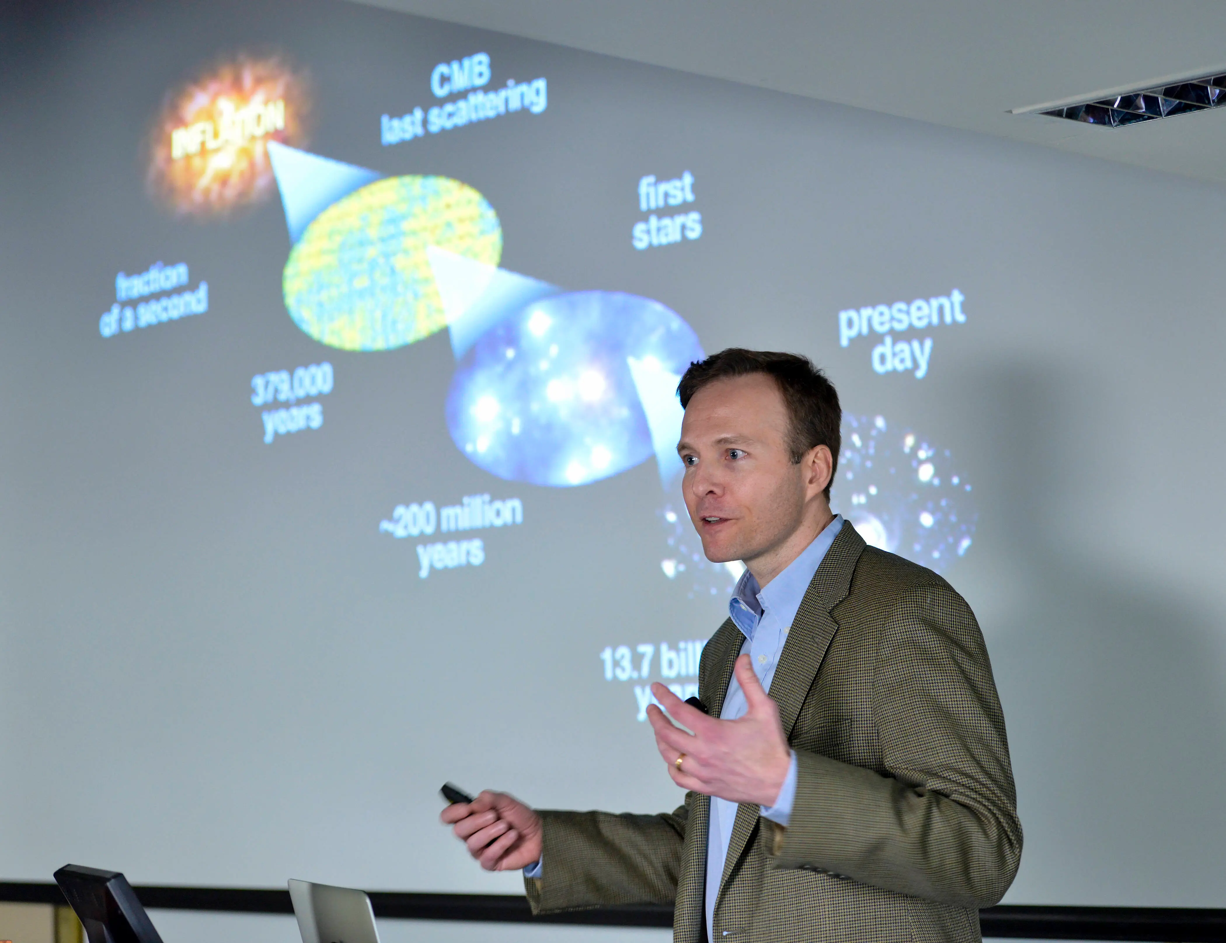 Professor John Kovac speaking about a new discovery of the Big Bang Theory (Image via Getty)