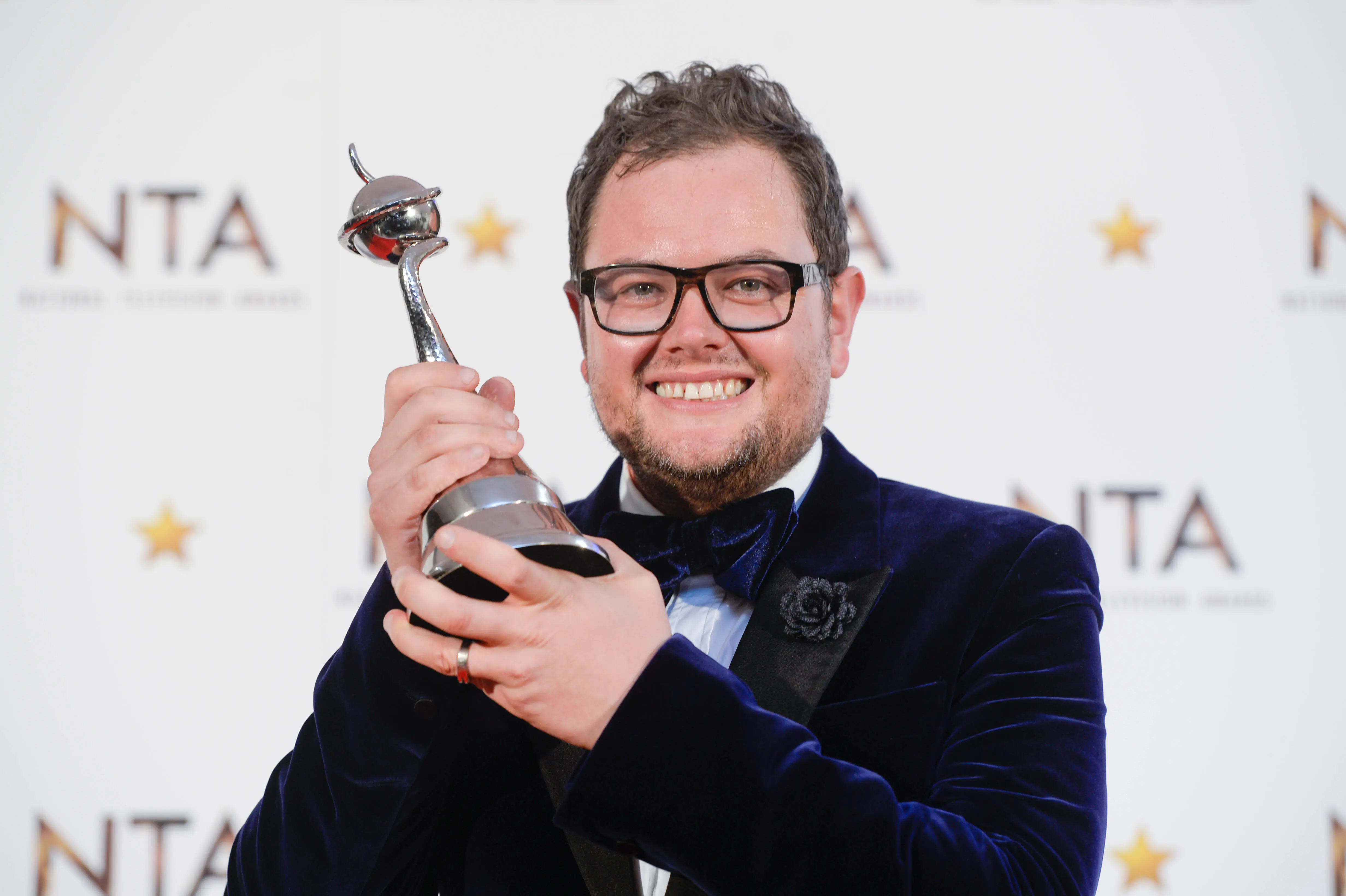 Alan Carr (Image via Getty)
