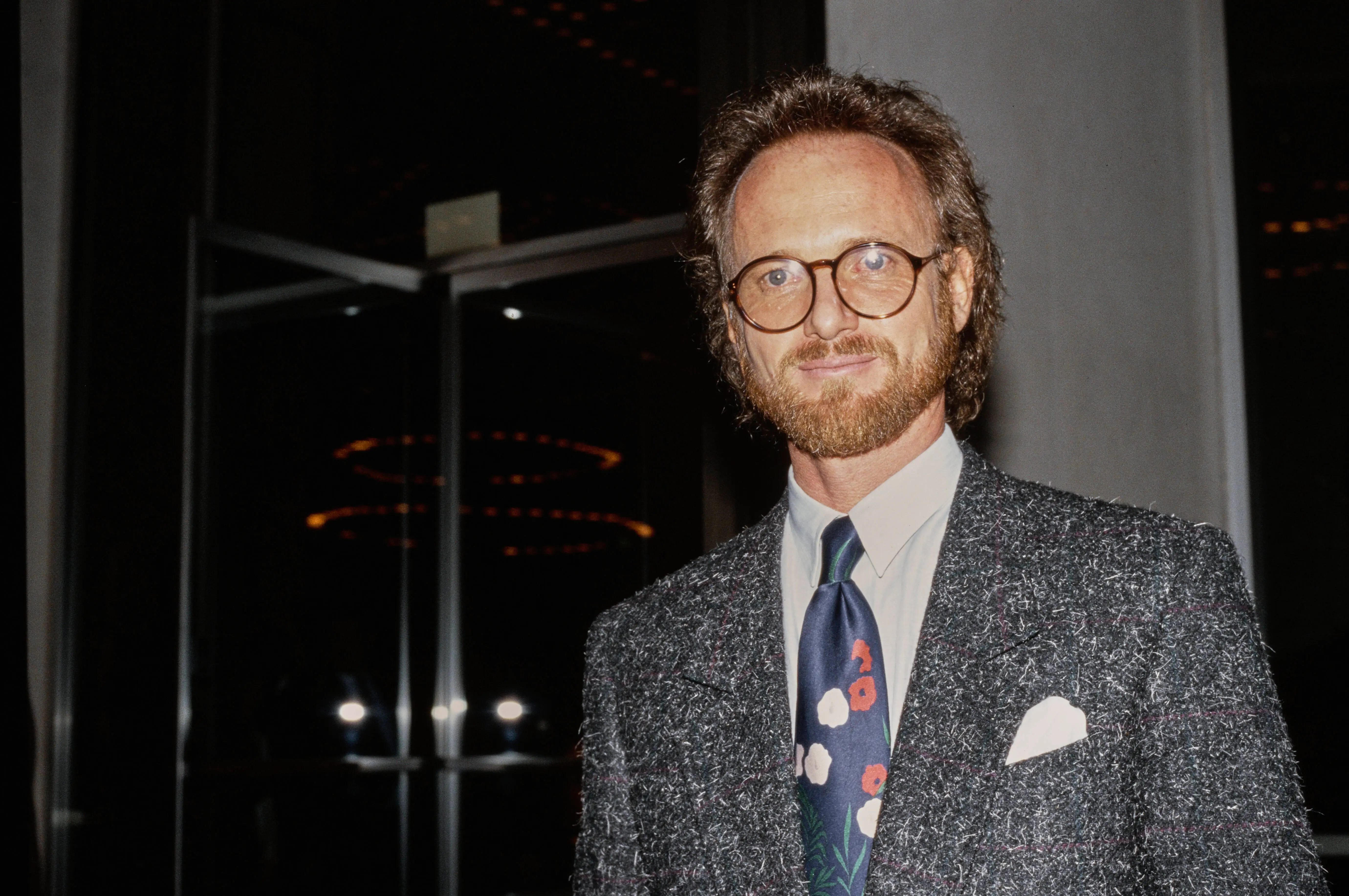 American actor Anthony Geary, wearing a dark grey flecked blazer, with a white handkerchief in the left breast pocket, over a white shirt and a floral pattern tie, United States, September 1985. (Photo by Vinnie Zuffante/Getty Images)