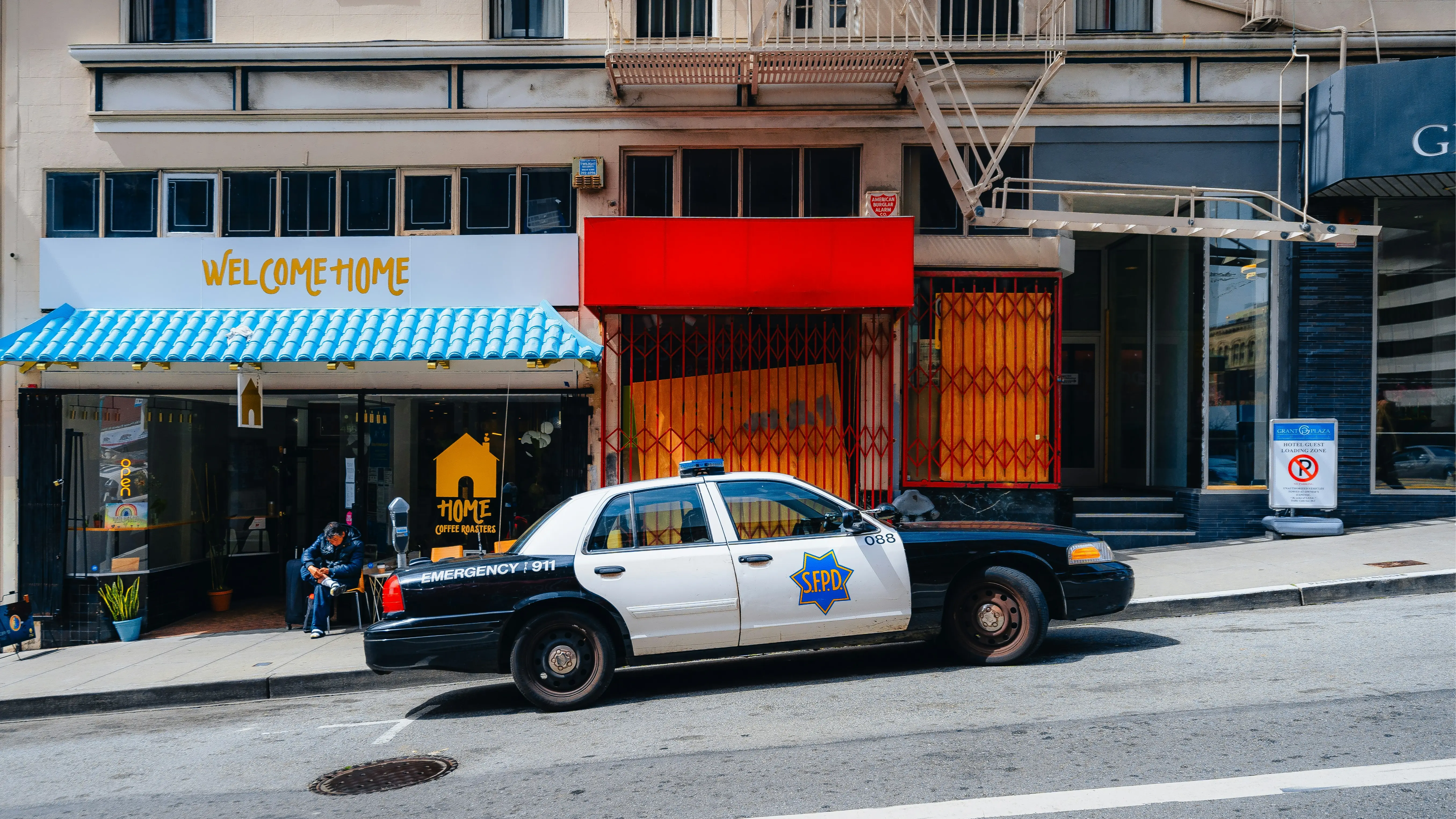 A representational image of a police car in San Francisco (Image via Unsplash/Mos Sukjaroenkraisri)