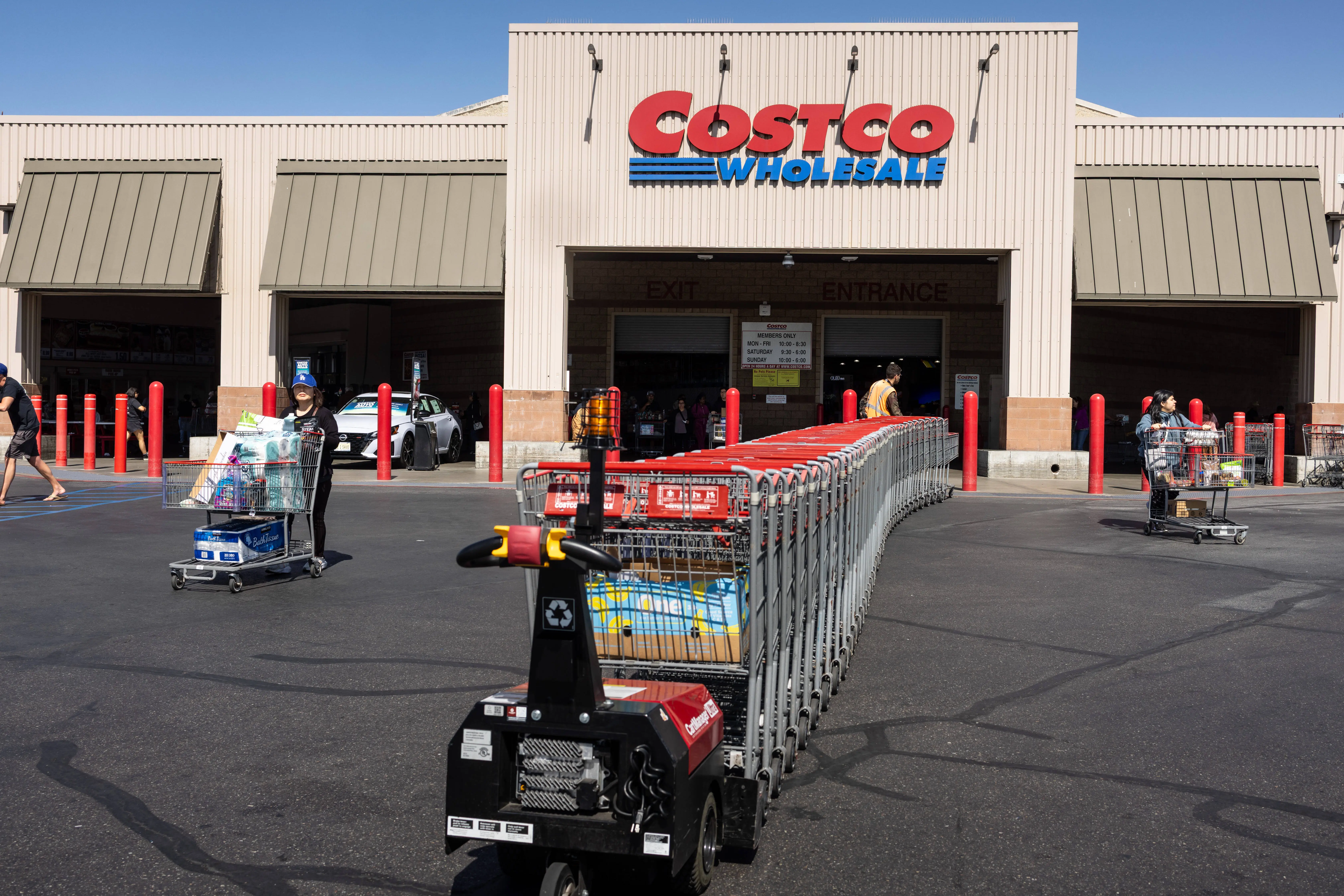 HAWTHORNE, CALIFORNIA - APRIL 04: An employee delivers a row of shopping carts  to the front of a Costco warehouse on April 4, 2025, in Hawthorne, California. Costco Wholesale Corporation, one of the largest retailers in the world with nearly 900 stores worldwide, achieved about $250 billion in sales in 2024 and has been negotiating with suppliers to cut prices, to help offset President Trump's tariffs. (Photo by Jay L Clendenin/Getty Images)