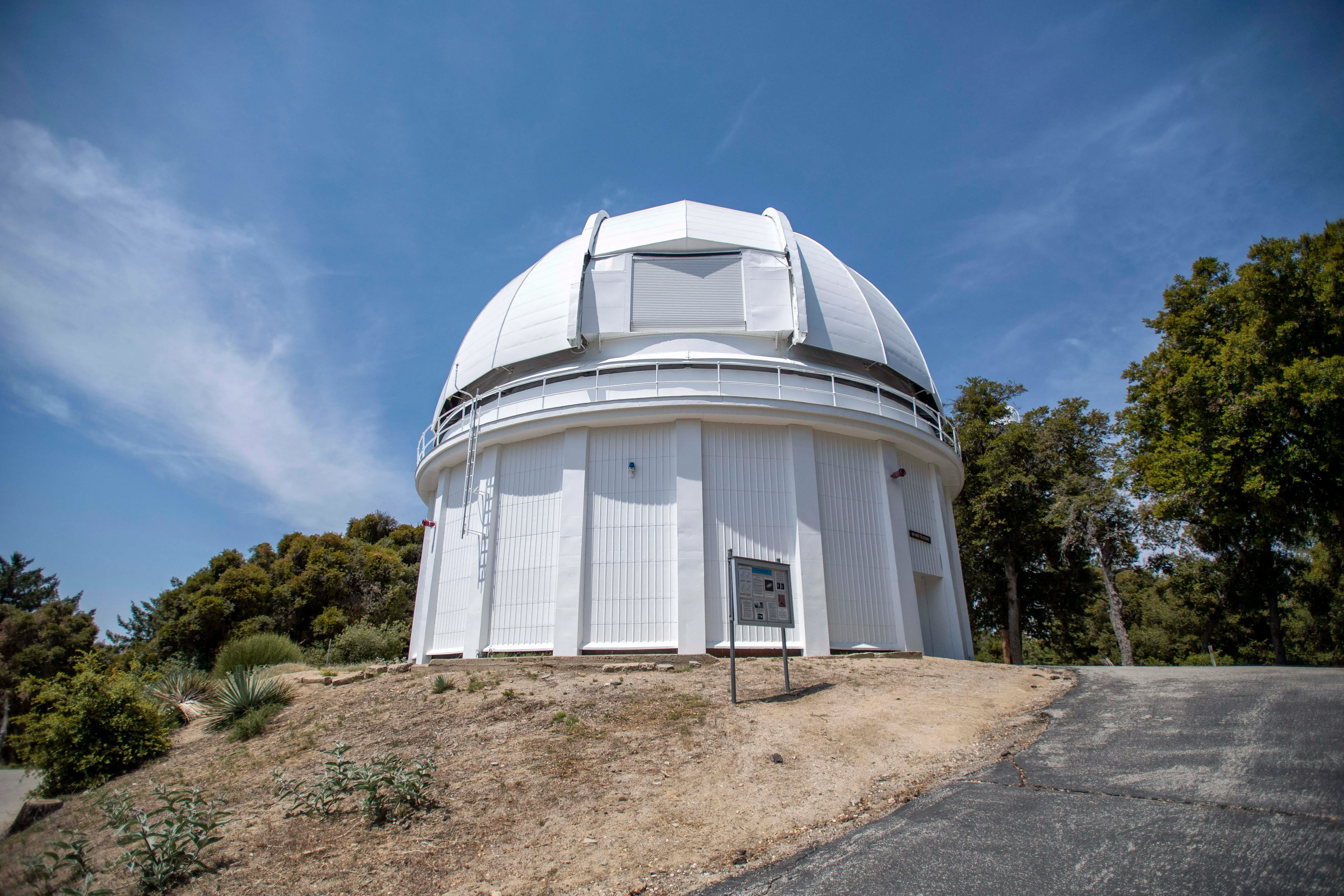 The 60-inch telescope at the Mount Wilson Observatory (Image via Getty)