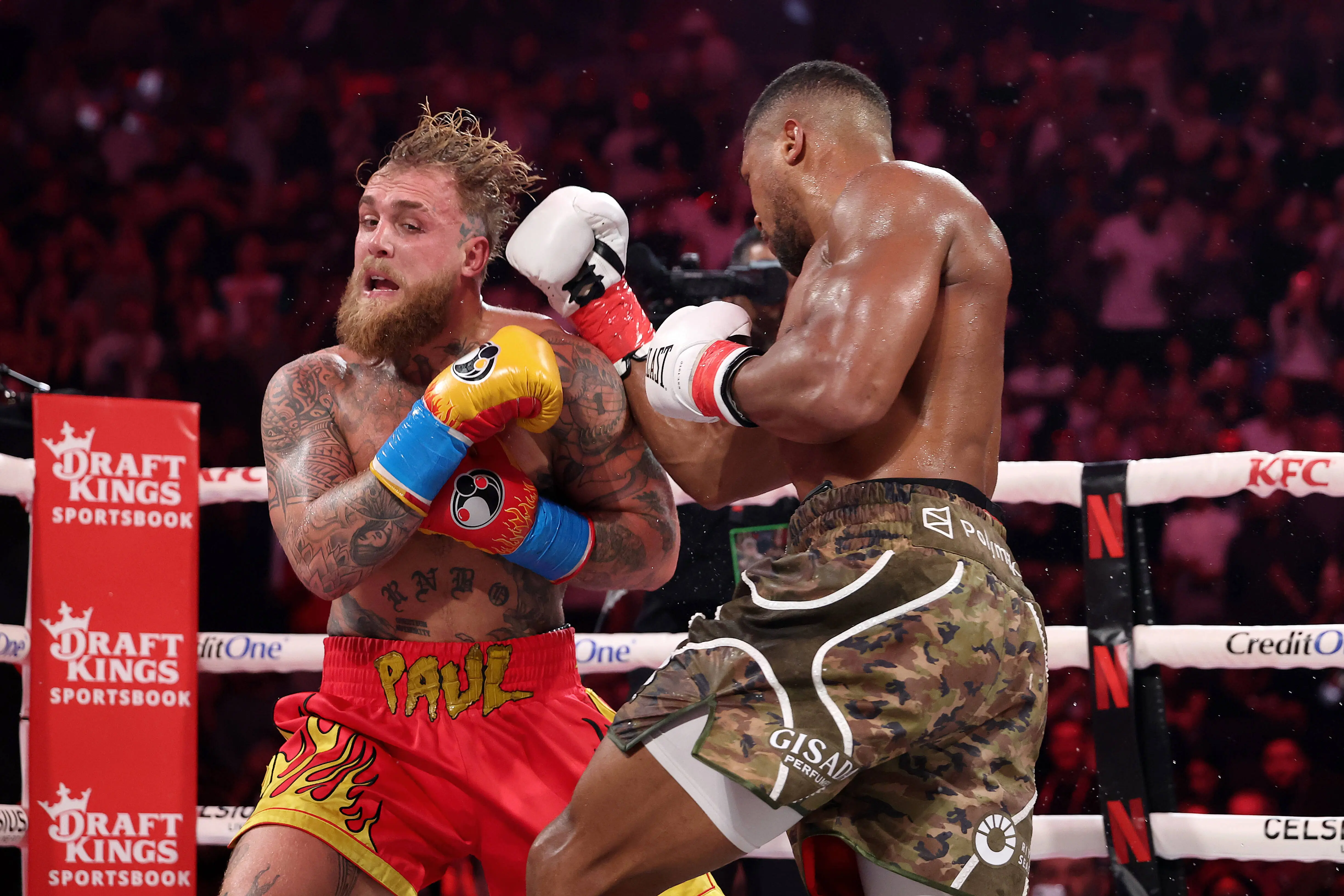 MIAMI, FLORIDA - DECEMBER 19: (L-R) Jake Paul fights Anthony Joshua in their heavyweight bout during Jake Paul v Anthony Joshua at Kaseya Center on December 19, 2025 in Miami, Florida. (Photo by Ed Mulholland/Getty Images for Netflix)