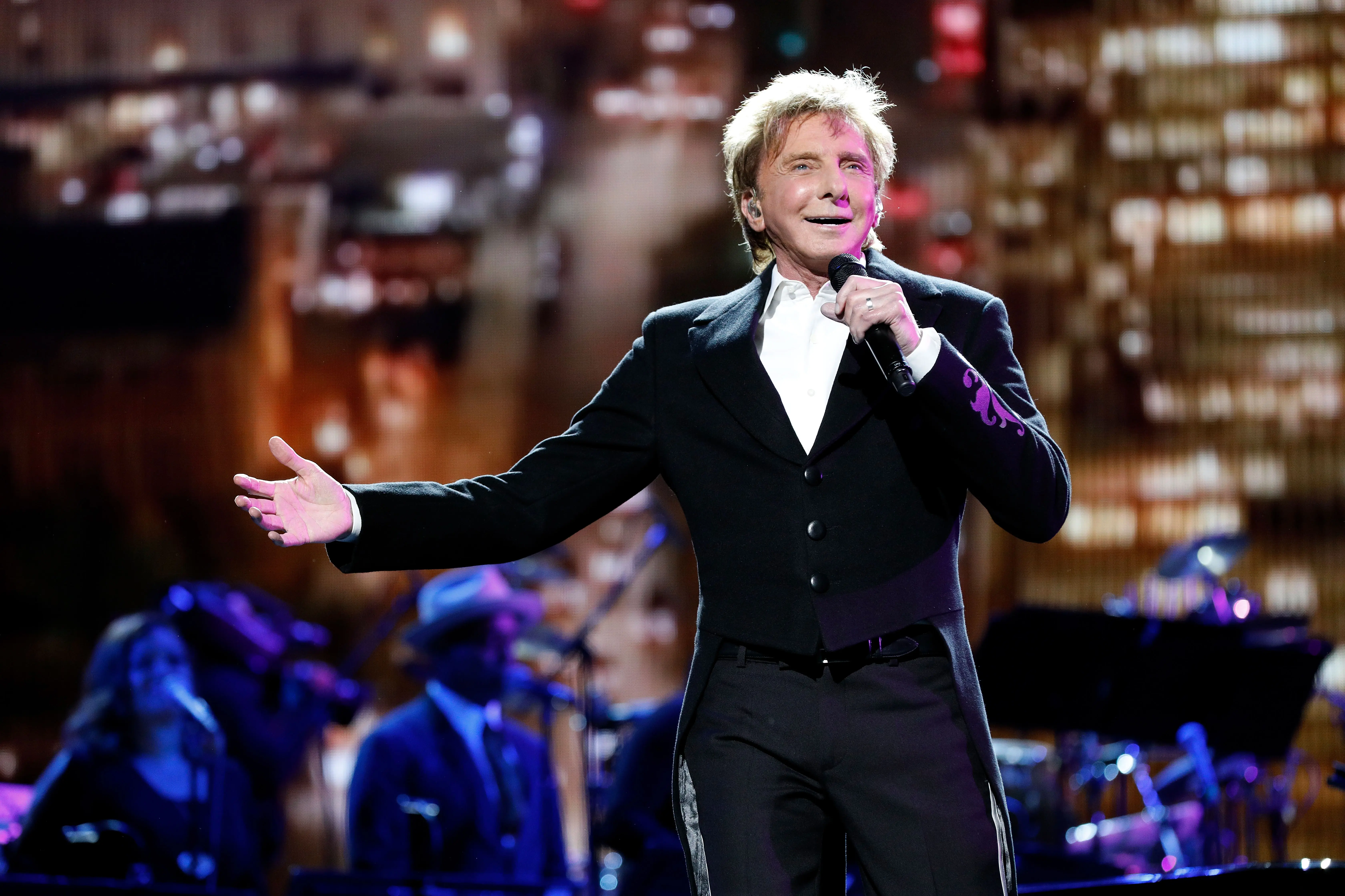 Barry Manilow announces lung surgery, January and select 2026 concerts rescheduled (Photo by Taylor Hill/Getty Images)