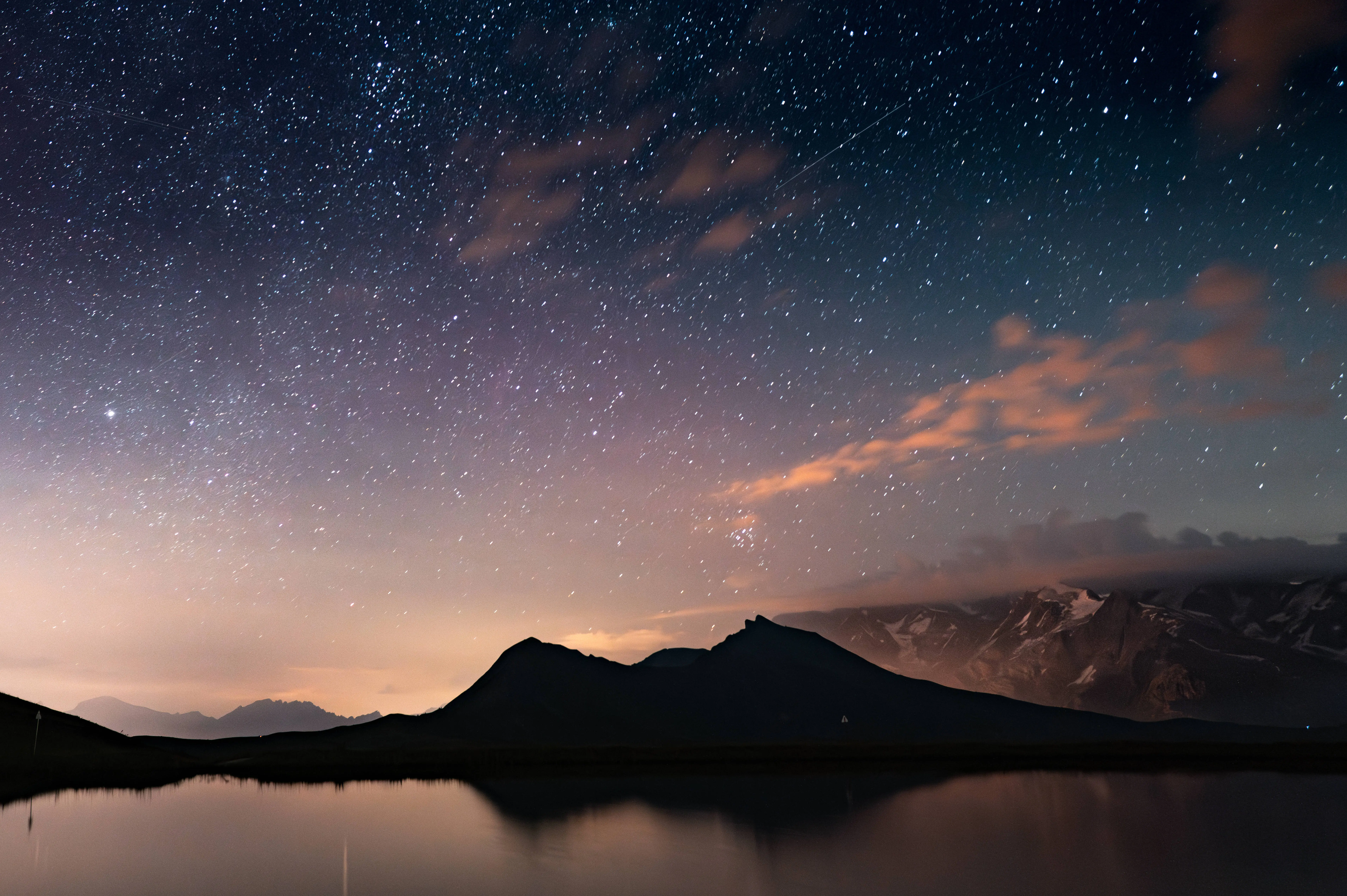 Perseid shower of shooting stars (Image via Getty)