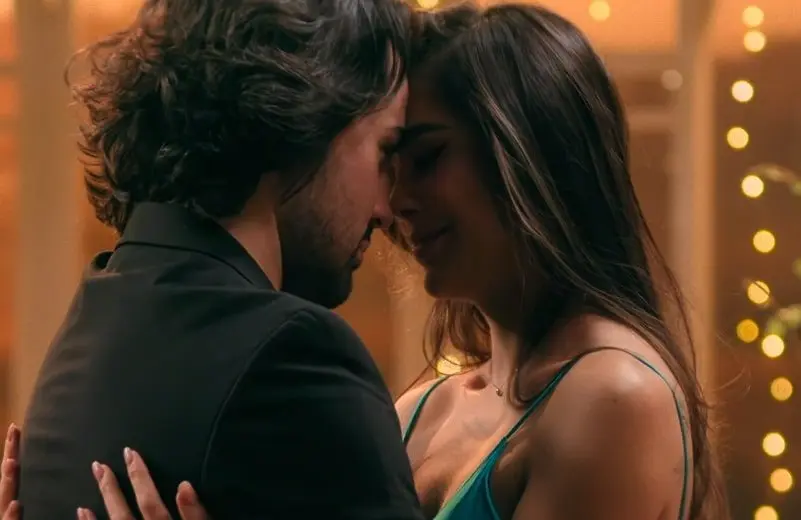 Nicola and Karen (Image via Netflix)