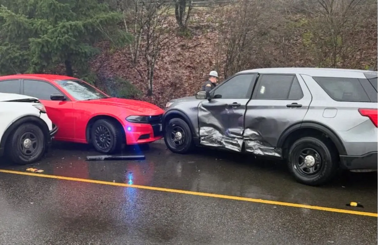 Police investigate a Seattle patrol car carjacking on Christmas (Image via X / @apbweb)