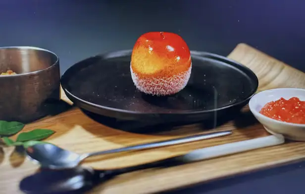 Culinary Class Wars 2: Molecular Gastronomy Apple. Image via Netflix