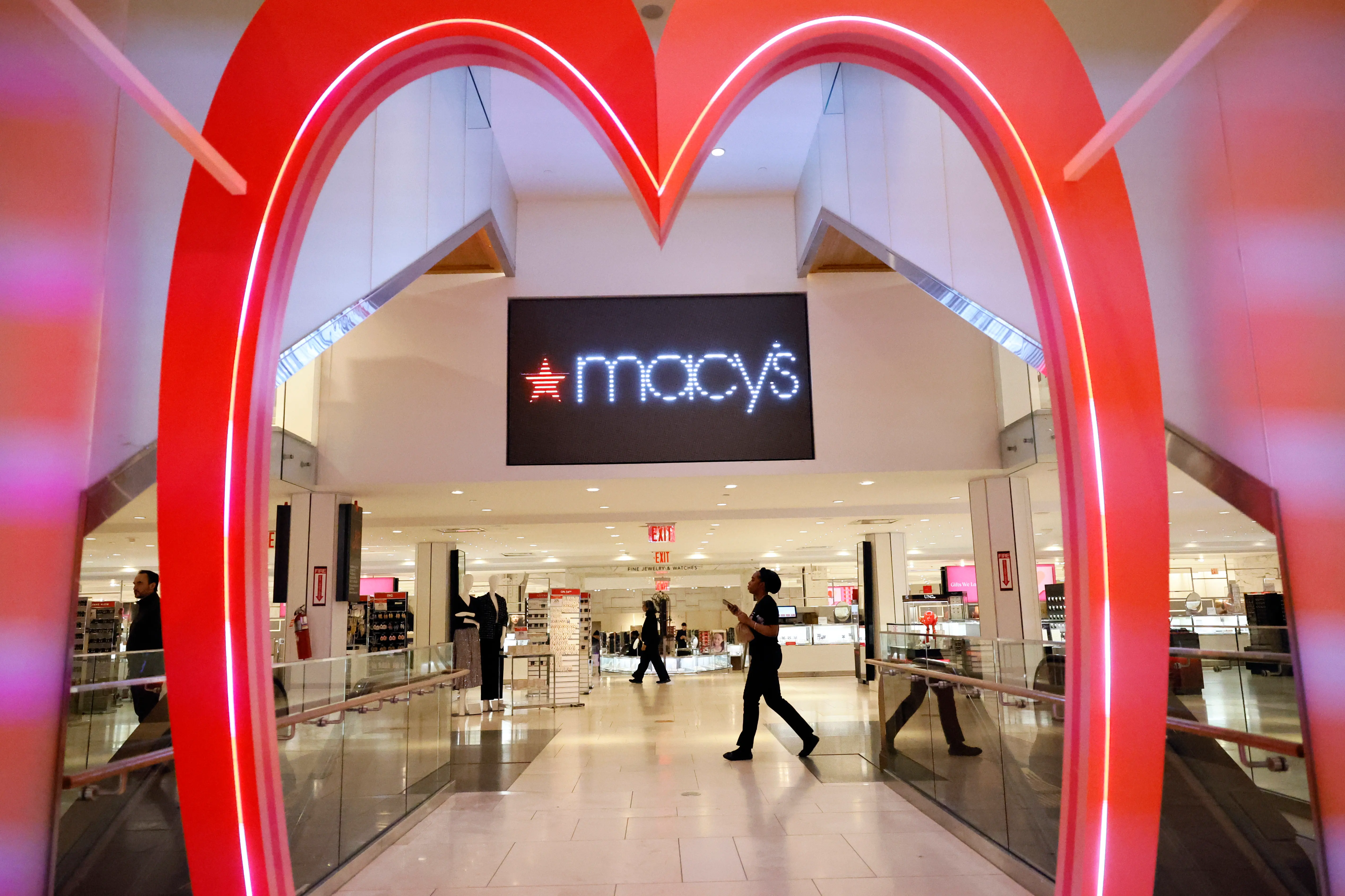 7 best Macy's gifts to give to your loved ones for New Year 2026 (Photo by Michael M. Santiago/Getty Images)