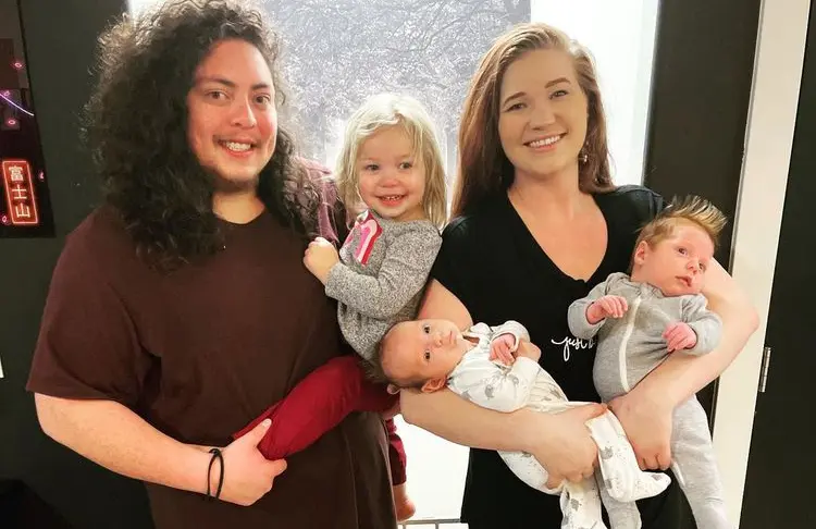 (L-R) Antonio "Tony" Padron and Mykelti Brown Padron with their 3 kids (Image via Instagram/@mykeltip)