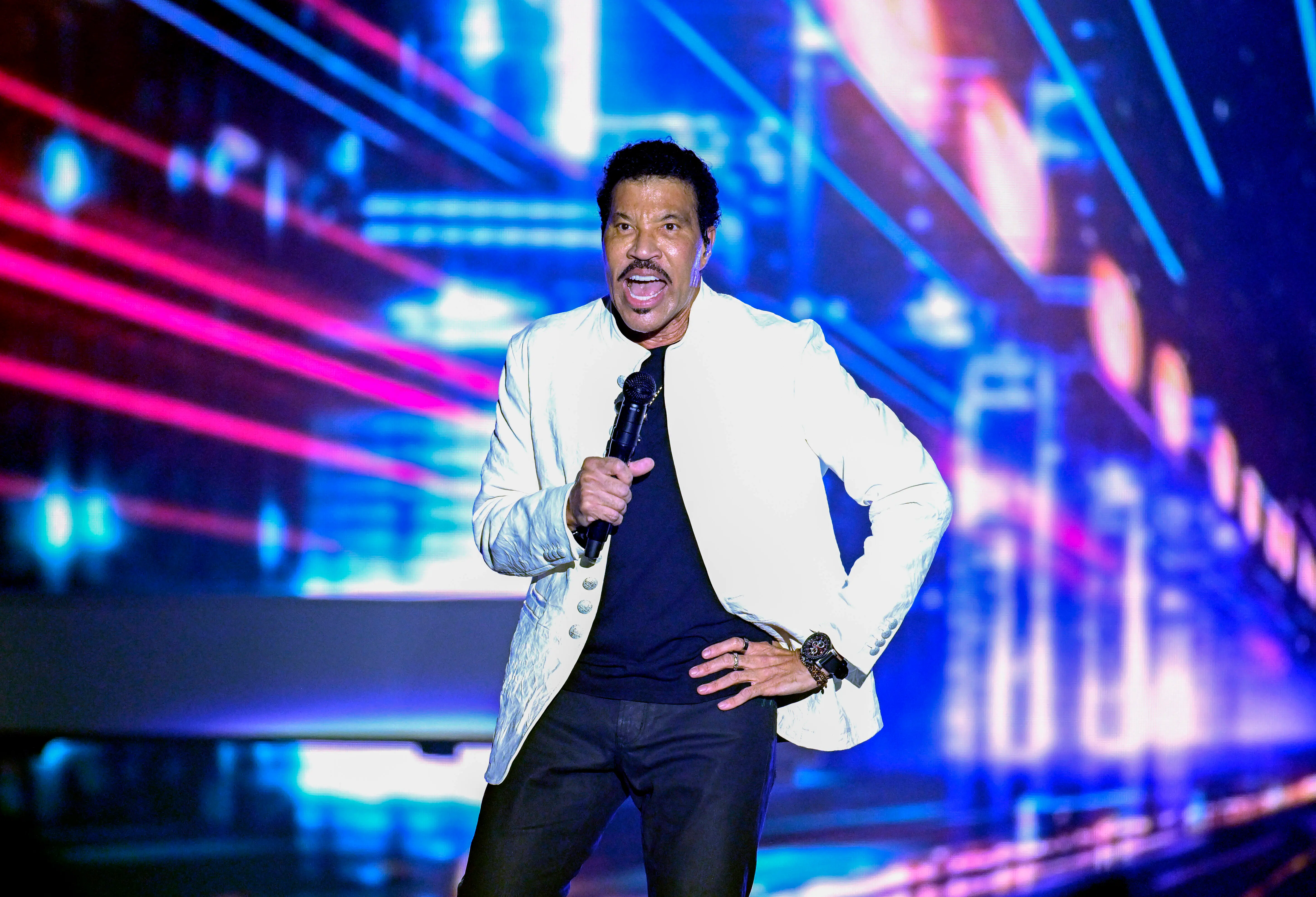 American Idol judge Lionel Richie warns celebrities to respect fans after Chappell Roan controversy - PRIMETIMER