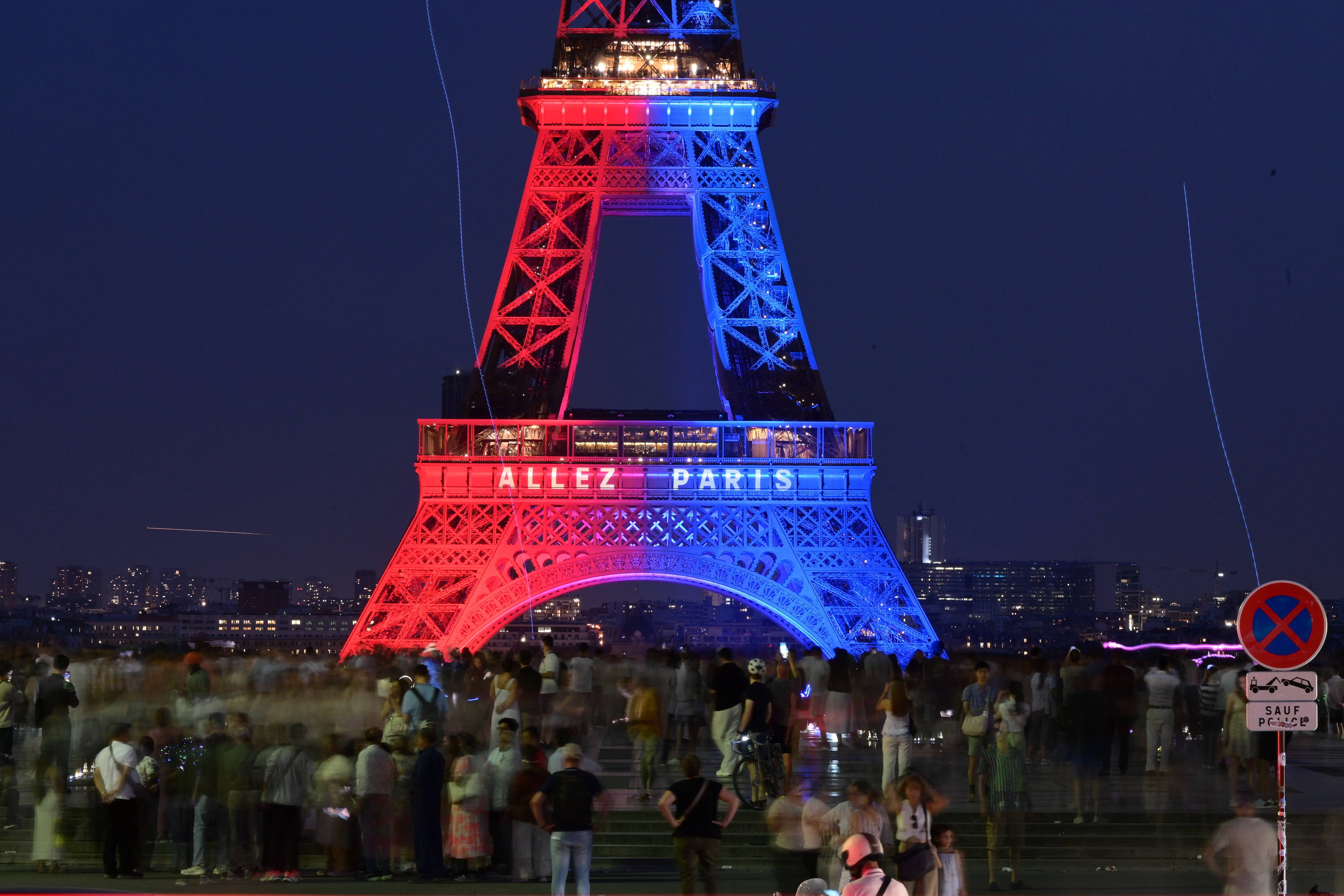 Is Eiffel Tower on fire? Viral video sparks concern as fans riot over ...