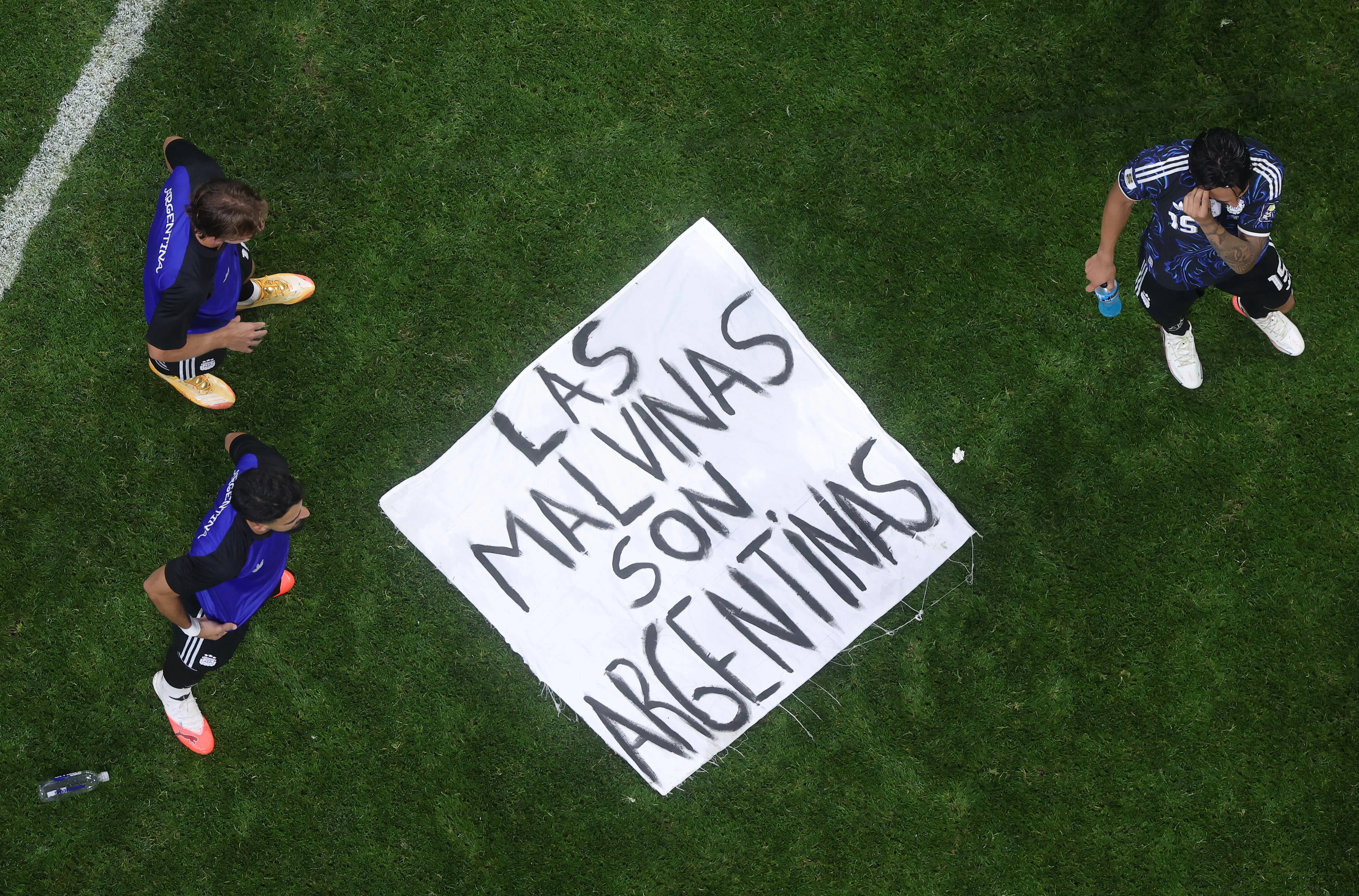 Argentina's Falklands banner condemned by former Margaret Thatcher aide Nile Gardiner, calls for players to be 