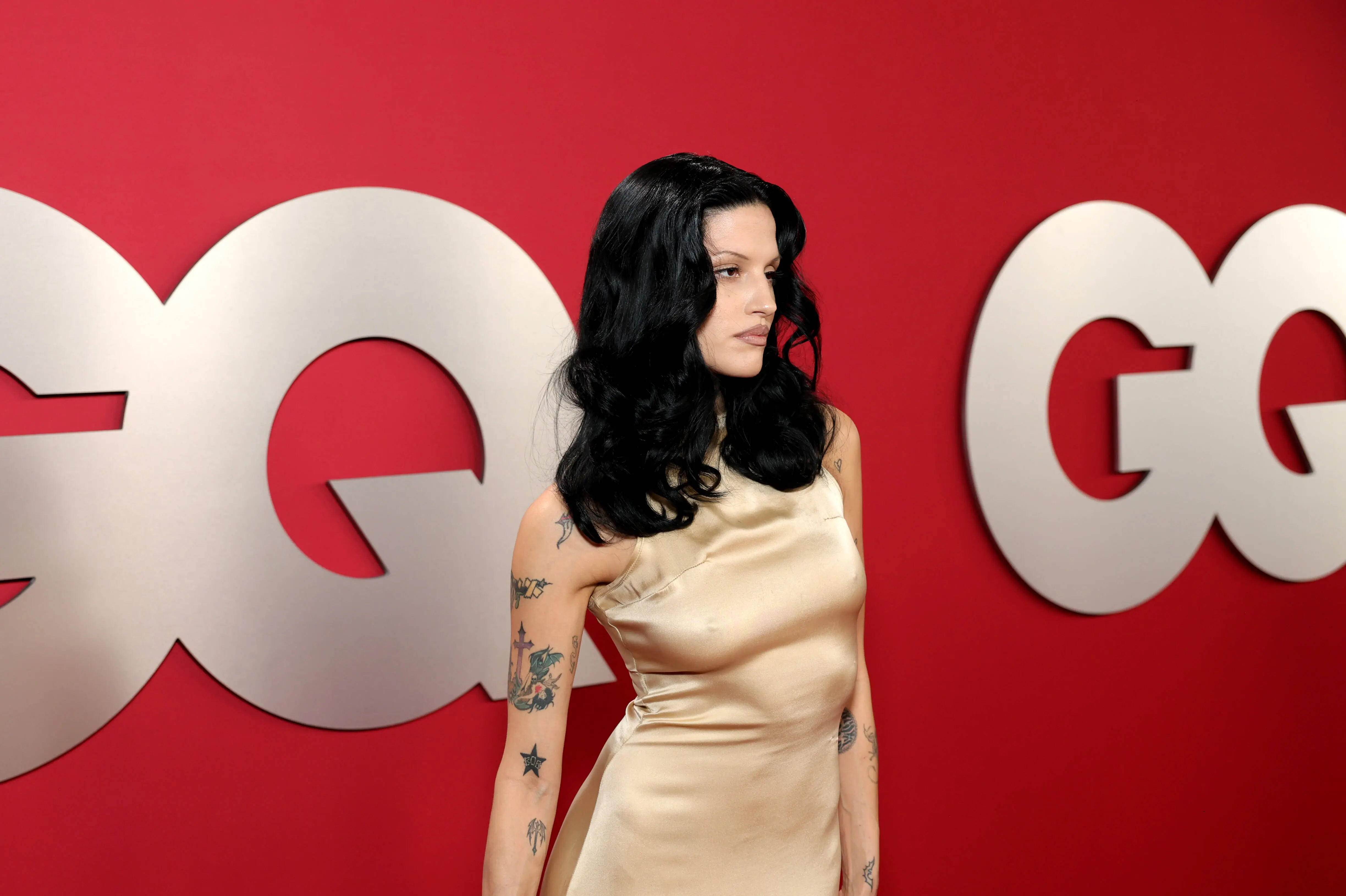 the-1975-frontman-matty-healy-and-gabbriette-bechtel-are-now-officially