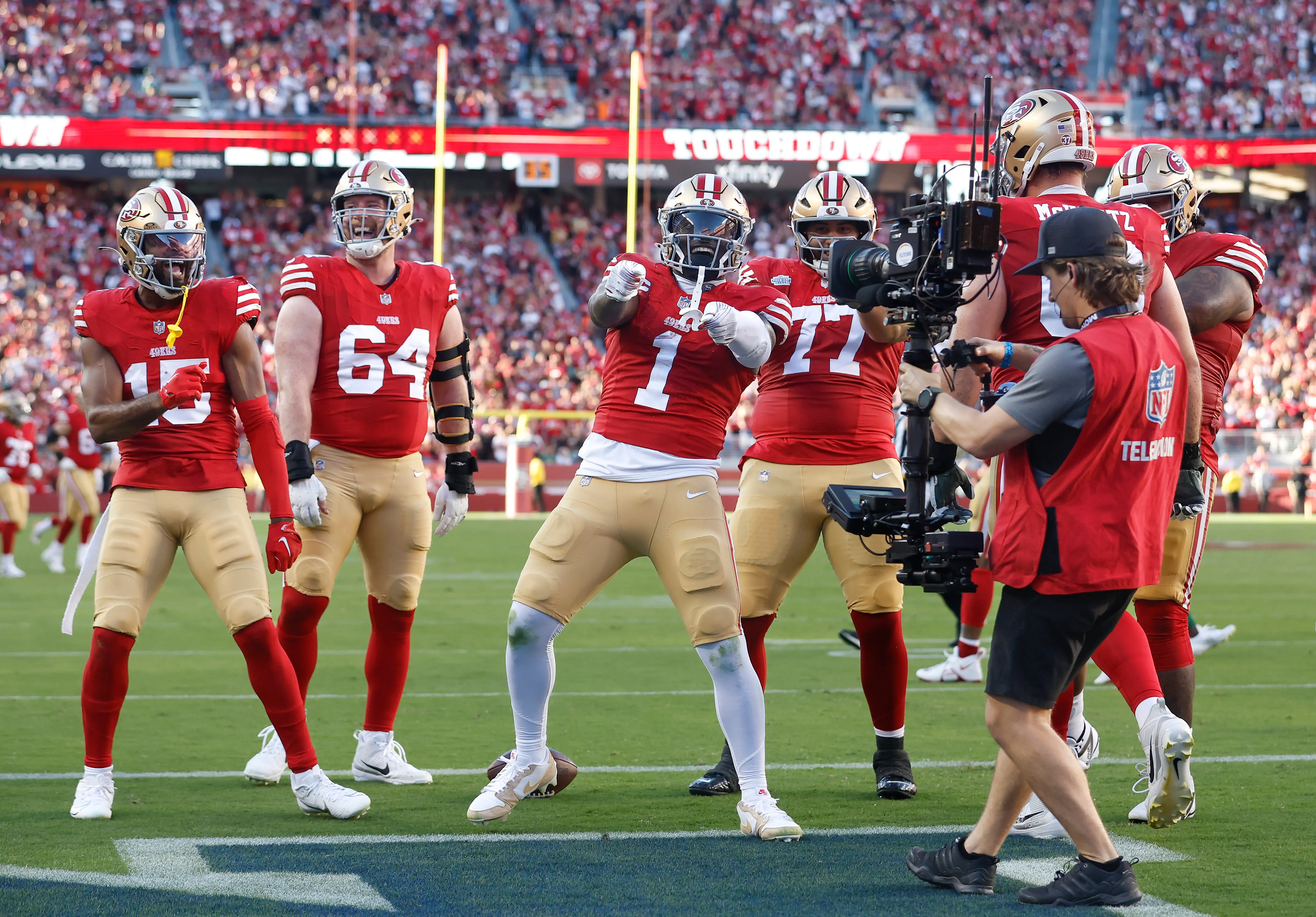 Daejon Love allegedly faked being a 49ers player to grift women. - Source: Getty