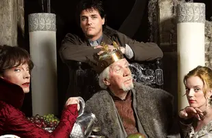 Martha Burns, Paul Gross, Oliver Dennis and Sarah Polley in Slings & Arrows (Rhombus Media)