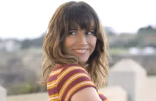 Linda Cardellini in Dead to Me (Netflix)