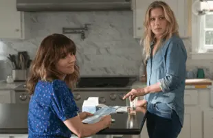 Linda Cardellini and Christina Applegate star in Dead to Me (Netflix)
