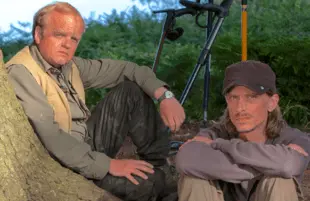 Toby Jones and Mackenzie Crook star in Detectorists (BBC)