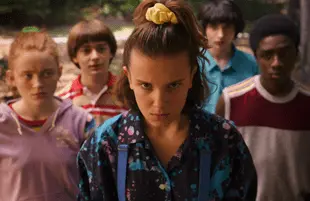 Sadie Sink, Noah Schnapp, Millie Bobby Brown, Finn Wolfhard, Caleb McLaughlin in Stranger Things (Netflix)