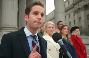 Ben Platt stars as Payton Hobart in The Politician (Netflix)