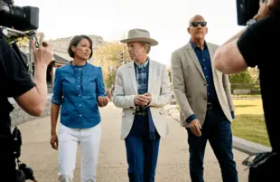 Alex Wagner,  Mark McKinnon, and John Heilemann in The Circus: Inside the Wildest Political Show on Earth. (Photo: T.J. Kirkpatrick/SHOWTIME)