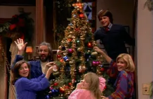 Justine Bateman, Michael Gross, Tina Yothers, Michael. J. Fox, and Meredith Baxter in Family Ties “A Keaton Christmas Carol” (Paramount Television)