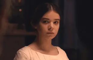 Hailee Steinfeld stars in Dickinson. (Apple TV+)