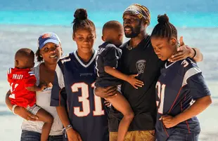 Jeremy Collins reunites with his family in this week's Survivor. (CBS)