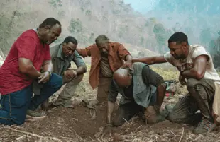 Isiah Whitlock Jr., Norm Lewis, Clarke Peters, Delroy Lindo, and Jonathan Majors in Spike Lee's Da 5 Bloods (Photo: David Lee/Netflix)
