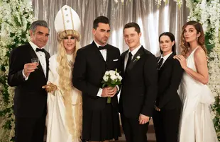 Eugene Levy, Catherine O'Hara, Dan Levy, Noah Reid, Emily Hampshire, and Annie Murphy in Schitt's Creek (CBC/Pop TV)