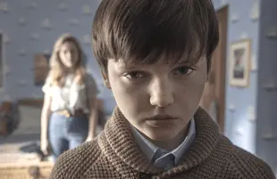 Victoria Pedretti and Benjmain Evan Ainsworth in The Haunting of Bly Manor. (Photo: Eike Schroter/Netflix)